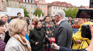 Setki urzędników protestowało w Poznaniu. Chcą podwyżki o 700 zł