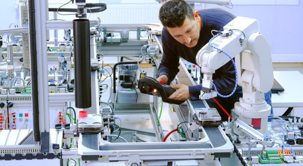 Przemysłowi najbardziej przeszkadza brak stabilności gospodarczej w Polsce i Europie (fot. Shutterstock) Inflacja i brak stabilności gospodarczej biją w polski przemysł