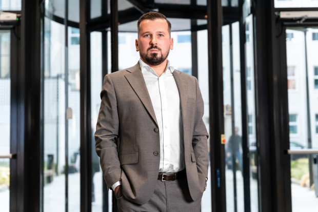 Tomasz Kuraś awansuje w FBSerwisie