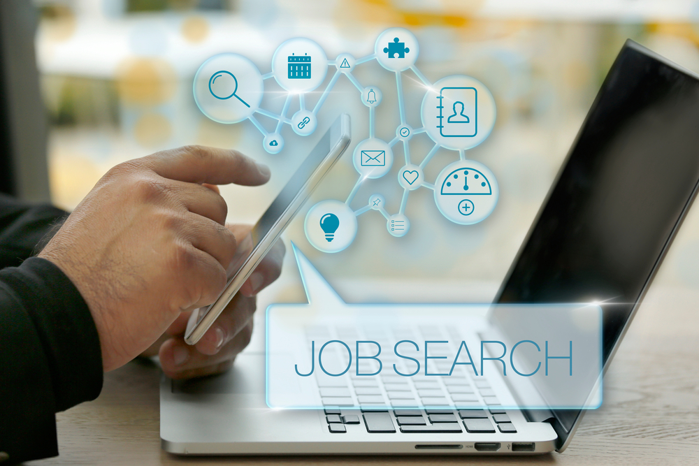Tendencję wzrostową w poszukiwaniu pracy dodatkowej można zauważyć na portalach z ogłoszeniami (fot. Shutterstock)