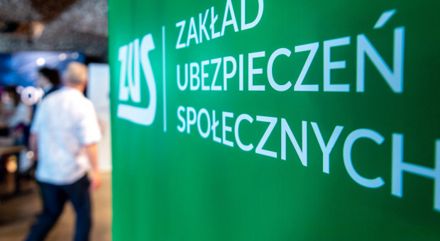 Nowelizacja zakłada m.in. wprowadzenie możliwości zastąpienie własnoręcznego podpisu decyzji, postanowień i innych pism Zakładu Ubezpieczeń Społecznych nadrukiem imienia i nazwiska oraz stanowiska służbowego upoważnionego pracownika (fot. PAP/Tytus Żmijewski) Prezydent zatwierdził zmiany w systemie ubezpieczeń społecznych. Chodzi o korespondencję
