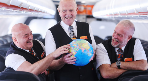 Firma zachęca osoby w wieku powyżej 45 lat do dołączenia do personelu pokładowego (fot. mat. pras.) EasyJet rekrutuje starszych. Wymagany wiek to minimum 45 lat
