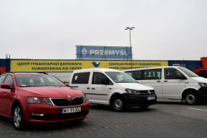 Volkswagen pożyczył samochody PCK na pomoc uchodźcom z Ukrainy