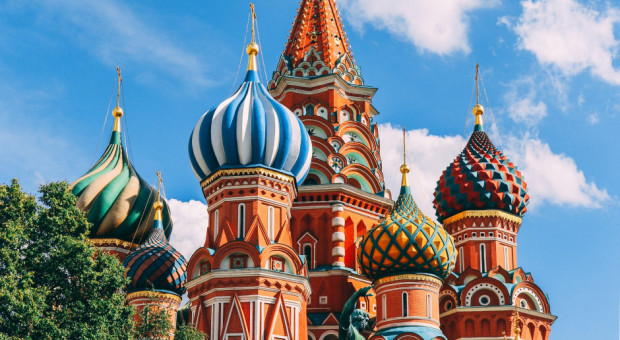 Rosyjscy oligarchowie dzięki Putinowi zarobili miliardy (Fot. Nikolay Vorobyev/Unsplash) Rosyjscy oligarchowie chcą odzyskać majątki, złożyli pozwy do TSUE
