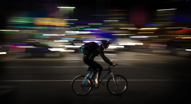 Okres przedświąteczny to dla kurierów szczyt sezonu, który może być też okresem złotych żniw fot. Shutterstock Nadgodziny i upiorni klienci. Tak wygląda praca kurierów przed świętami
