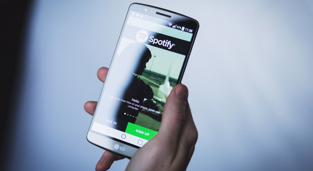 Spotify w najbliższym czasie zwolni 6 procent załogi, czyli około 600 pracowników. Fot. StockSnap/Pixabay Spotify dołącza do innych gigantów branży IT i też szykuje zwolnienia