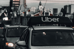 Polski Uber kontynuuje masowe kontrole swoich kierowców