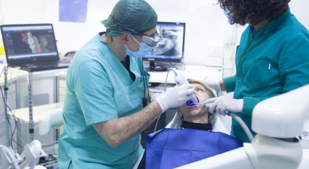 Brakuje ich w szpitalach, klinikach i przychodniach. Nie ma chętnych na szkolenia