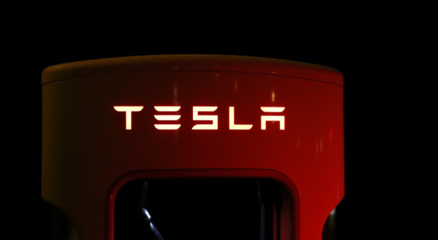 Tesla zwolniła kilkudziesięciu pracowników, bo chcieli założyć związek zawodowy