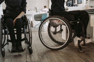 Niepełnosprawni coraz lepiej radzą sobie na rynku pracy