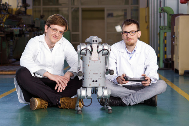 Pies-robot będzie promował uniwersytet