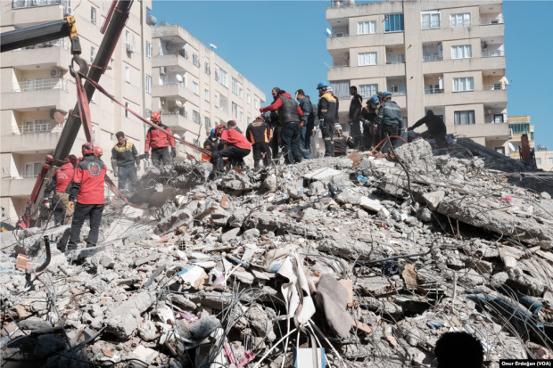 Trzęsienie ziemi w Turcji "fizycznie zniszczyło" 150 tys. miejsc pracy