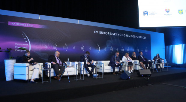 Uczestnicy panelu Ukraińcy w Polsce podczas EEC 2023 To jest bariera w znalezieniu pracy przez Ukraińców w Polsce