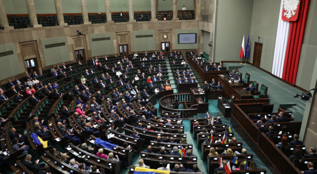Opozycja atakuje, PiS uważa, że dba o kobiety