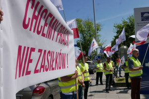 Największej fermie bydła na Śląsku grozi likwidacja. Pracownicy protestują
