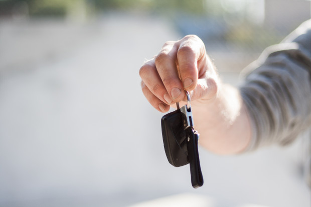 Sprzedaż auta wykupionego tanio z leasingu. Trzeba zapłacić podatek czy nie?