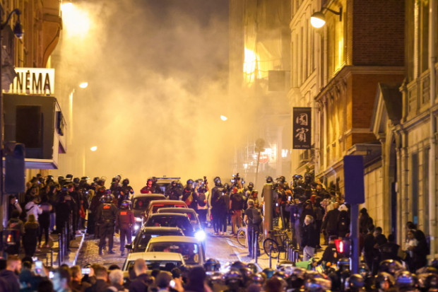 Zamieszki we Francji rykoszetem uderzyły w hotelarzy i restauratorów