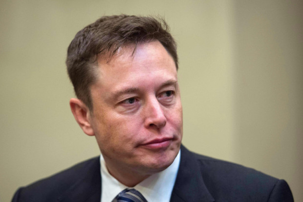 Elon Musk i zarząd Tesli zwrócą firmie 735 mln dolarów