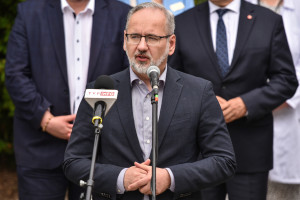 Minister zdrowia twierdzi, że średnie zarobki pielęgniarek wzrosły dwukrotnie