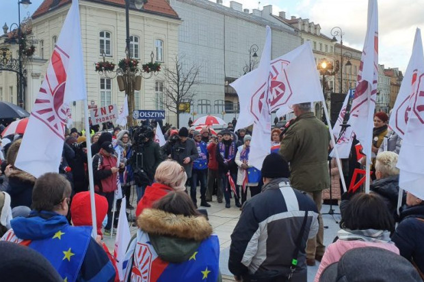 Podwyżki dla nauczycieli jeszcze w 2023 r.? Nieoficjalnie 10 proc. z wyrównaniem od września