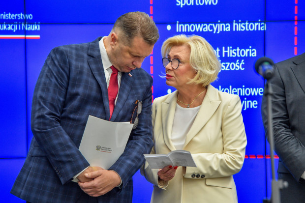 Minister deklaruje zatrudnienie niemal 100 proc. więcej specjalistów w szkołach