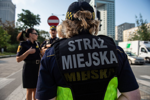 Tak zarabiają strażnicy miejscy. Praca w komendach czeka