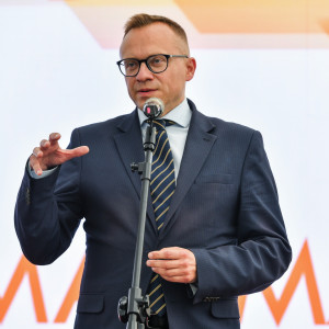 Wiceminister Soboń uważa, że dzięki zwolnieniom podatkowym firmy mają pieniądze na inwestycje