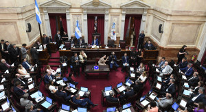 Nie bacząc na kryzys, argentyński Senat przyznał sobie podwyżki diet o 136 proc.