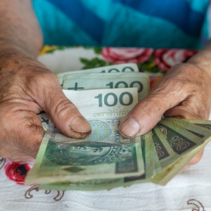 Kiedy zostaną wypłacone czternaste emerytury? Ministerstwo proponuje termin