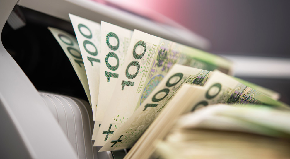 PLN 3.287 todo mês, independentemente da renda. Os pagamentos começam em 15 de junho