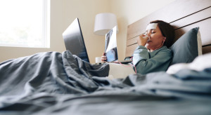Nie idą na L4, bo się boją. Nowy groźny trend wśród młodych pracowników