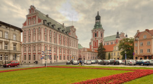 Samorządowcy "nie rozważają" skrócenia czasu pracy w urzędach
