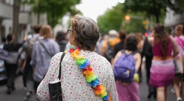 Pracodawcy zamiatają problem pod dywan. Kobiety płacą zdrowiem i pensją