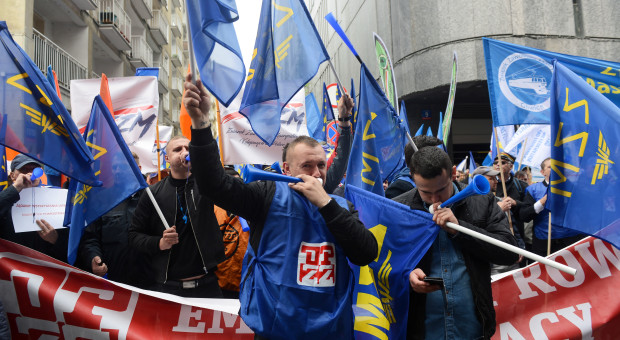 Jeszcze nigdy tak wielu Polaków nie krytykowało związków. "To wina polityków"