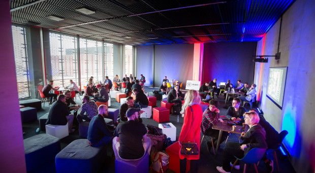 Zgrany zespół na wagę lojalności. Pracownicy chcą się integrować, ale nie byle jak