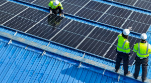 W Polsce pracuje ponad 15 mln osób. Spadki w przemyśle i rolnictwie