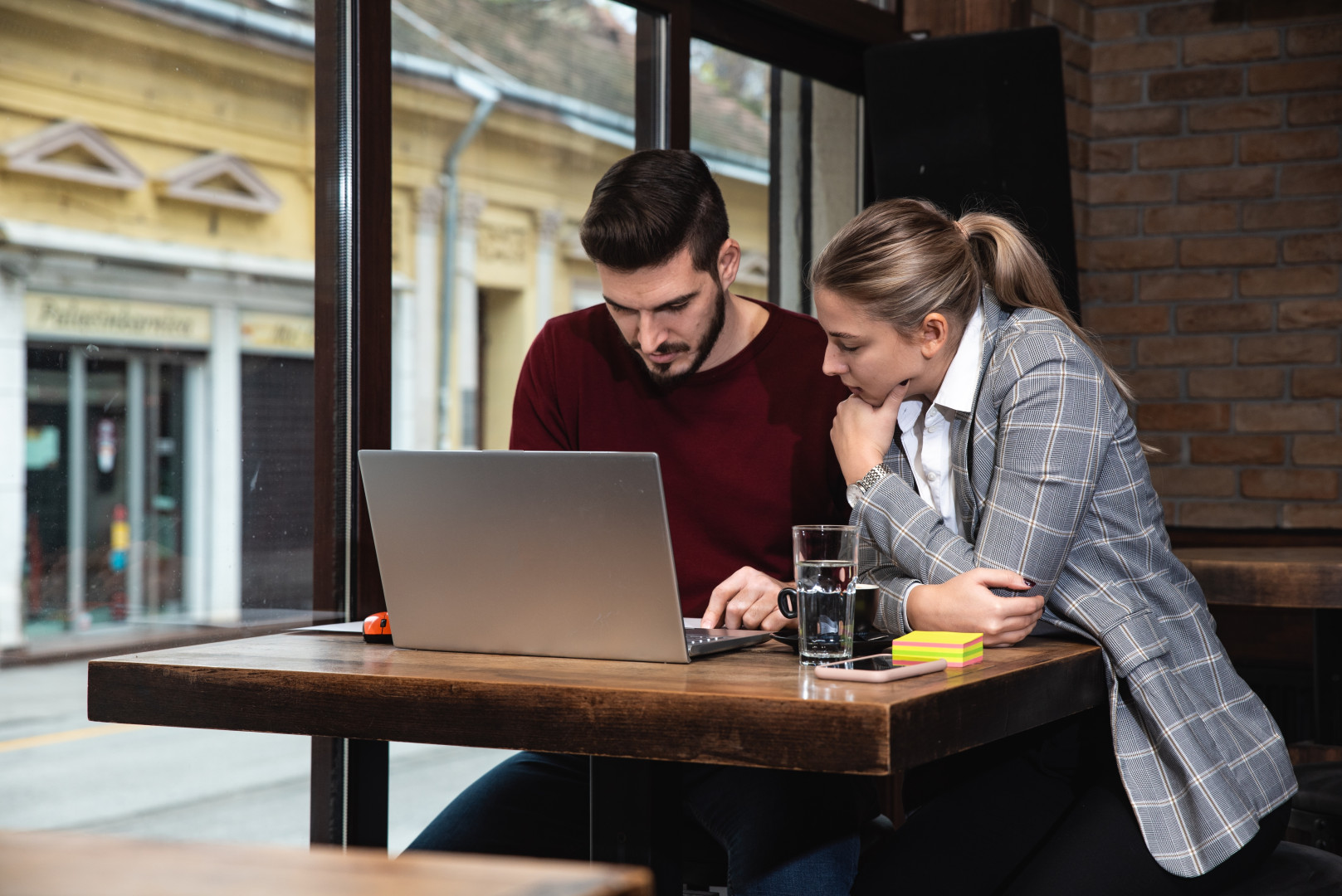 Zmiany w wynagrodzeniach i zwolnieniach lekarskich od 2026 roku. Rewolucja dla wszystkich pracowników