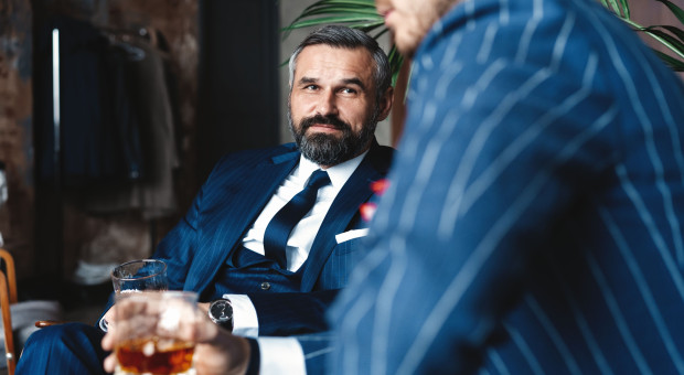 "Kto nie pije, ten konfident". Alkohol wciąż rządzi biznesem