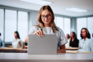 Wśród profesorów kobiet jak na lekarstwo. To samo tyczy się patentów czy prac naukowych