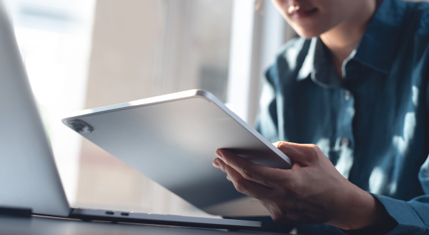 HR na rozdrożu: firmy mówią o zmianie, ale wciąż boją się digitalizacji