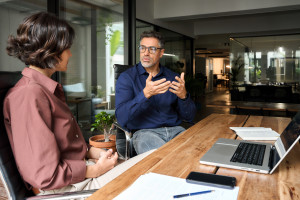 Luka płacowa nie zniknie sama. Co dyrektywa UE naprawdę zmienia w zarządzaniu wynagrodzeniami?