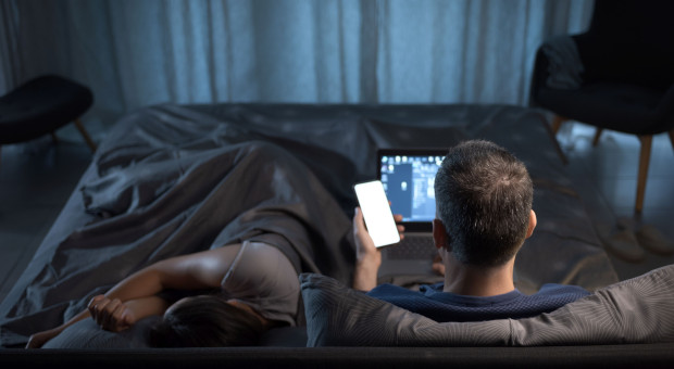 Praca pocięta na kawałki, brak skupienia i nadgodziny. Pracownicy mają tego dość