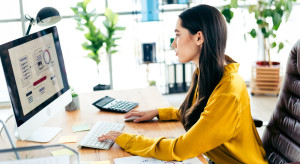 Rynek pracy bez zadyszki. AI póki co nie wygrywa z człowiekiem