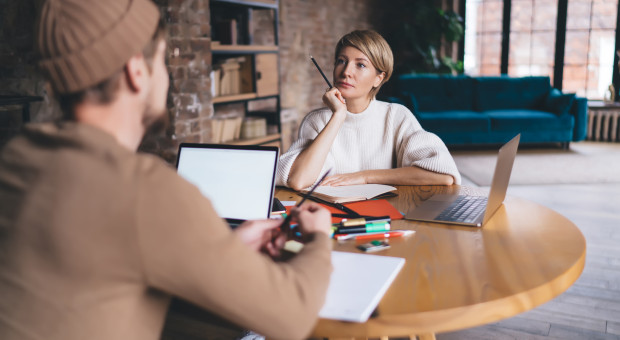 Doceniaj publicznie, koryguj indywidualnie. Tylko wtedy ma to sens