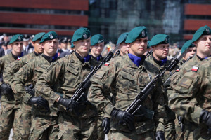 MON zaproponował podwyżki uposażeń dla żołnierzy zawodowych