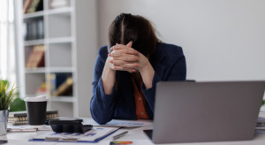 Paradoks odzyskanej godziny. Zaangażowanie w firmach spada