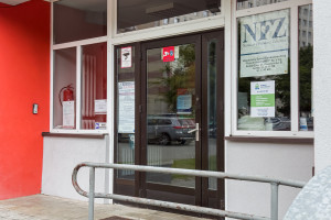 Lekarz bez kolejki dla kolejnej grupy pracowników. A to nie koniec przywilejów