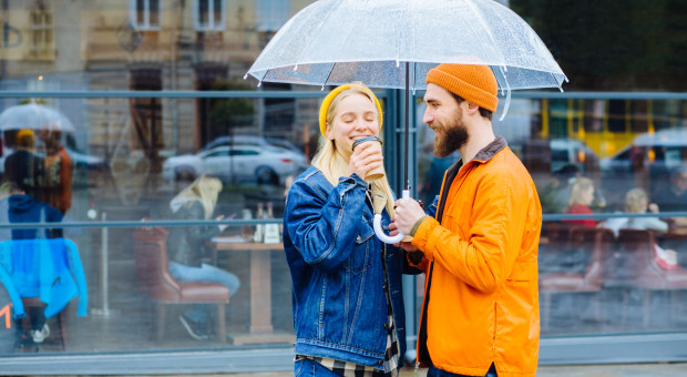 Zakochanie to "biochemiczny haj". Miłość w pracy nie musi oznaczać kłopotów