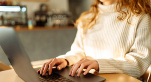 Polacy chcą równowagi, ale wciąż pracują więcej niż powinni