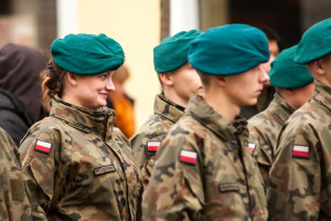 Wszystkie kobiety do wojska? W Sejmie petycja o objęcie ich kwalifikacją wojskową
